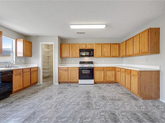 4th image of 819 Encino Dr