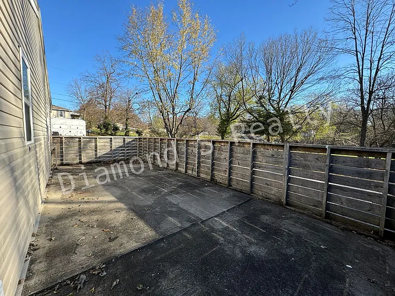1618 E Farm Road 92 — Photo 14