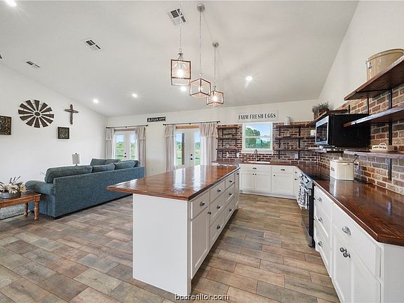 5th image of 2085 County Road 325