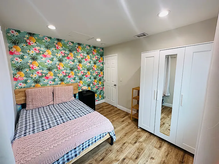 749 N Wilton Pl #2 — Photo 17