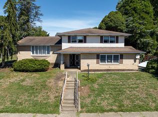 555 Phillips St, Hellertown, PA 18055