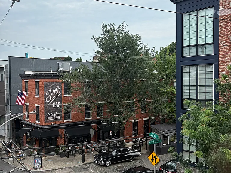 W Laurel St — Photo 10