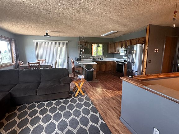3rd image of 53 Elm Ave