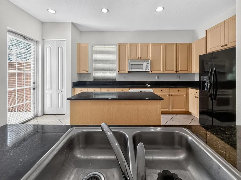 625 SW 146th Ter — Photo 27