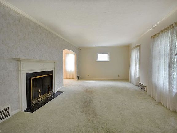 4th image of 20802 Beachwood Dr