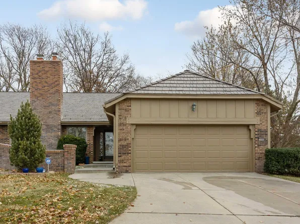 10086 Fieldcrest Dr, Omaha, NE 68114