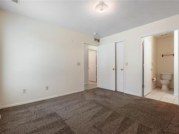 5th image of 2810 Kensington Ave