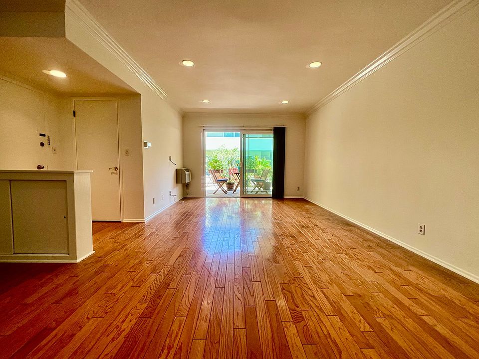 1st image of 8130 Norton Ave #11