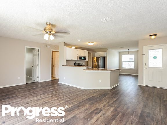 3rd image of 1701 Ashwood Cir