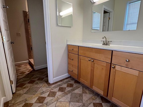 5th image of 20 E Main St APT 7