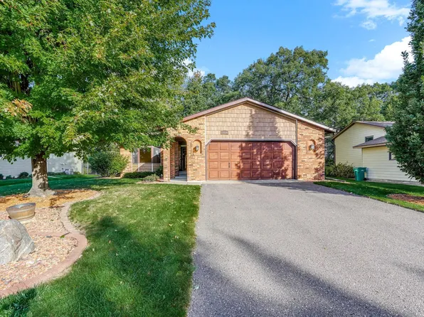 7454 Upper 24th St N, Oakdale, MN 55128
