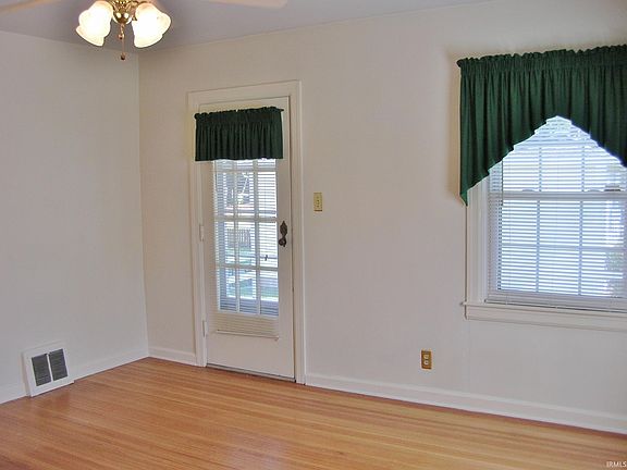 3rd image of 2216 E Tennessee St