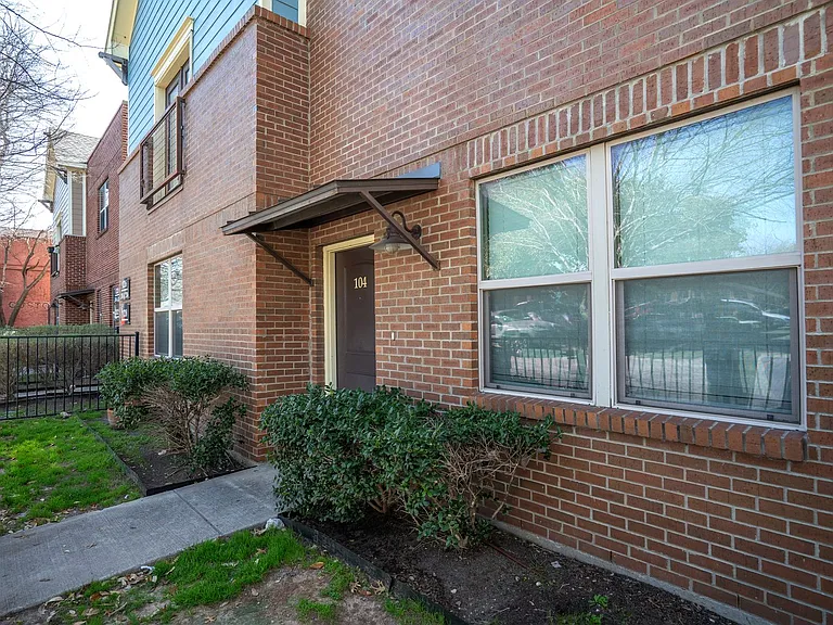 College Ave Apartments — Photo 36