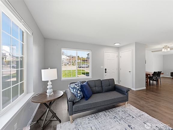 3rd image of 657 S Lawler Avenue