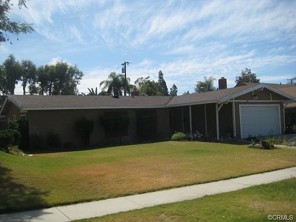 2nd image of 5939 Blythe St