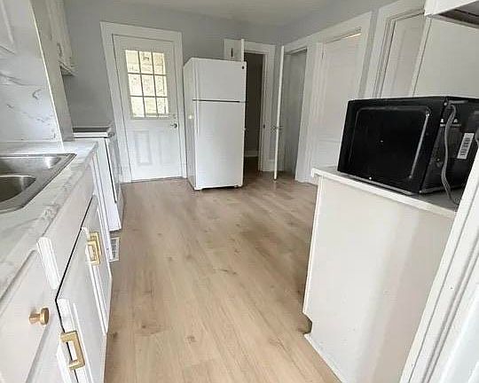 4th image of 139 Cliff St