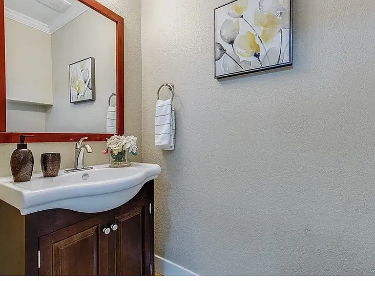 529 Sieber Pl #5 — Photo 3