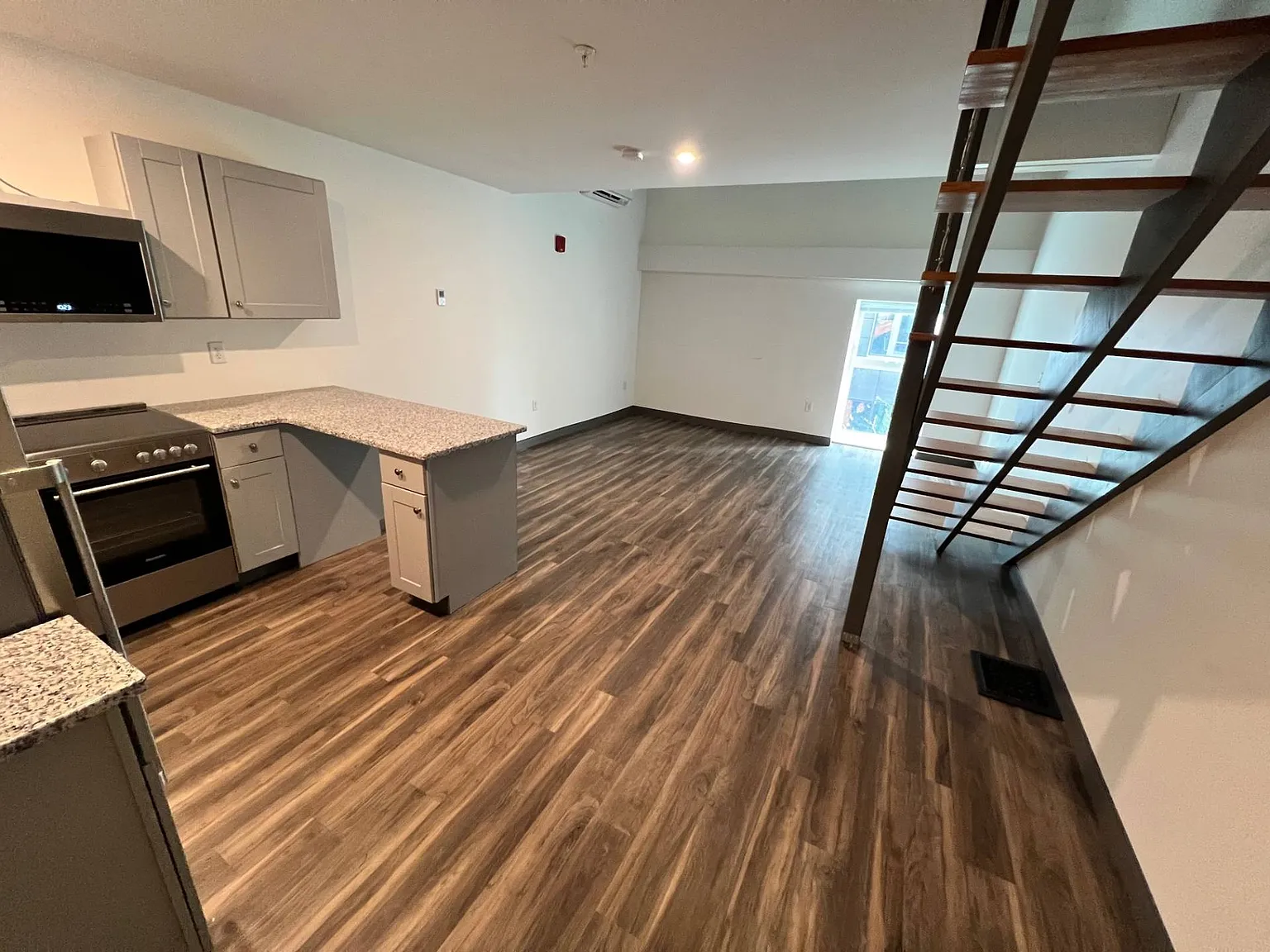 Studio, 1.5 bath, 1350 sqft, $1,850 — Photo 4