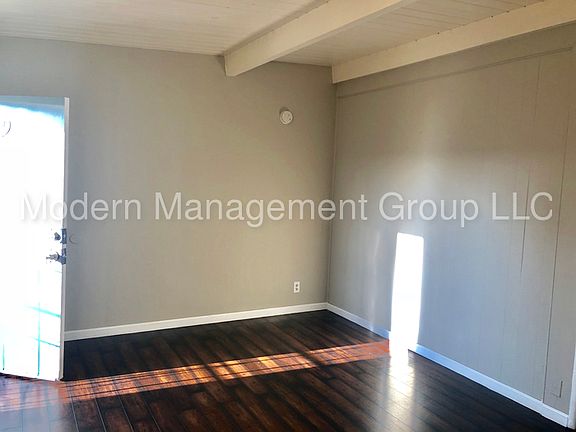 4th image of 1114 W 117th St APT 9