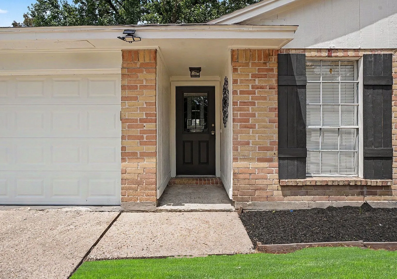 4 Bedroom/2 Bath/1 Story in the established Birnam Wood Subdivision — Photo 4
