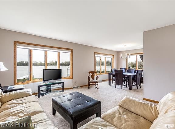 3rd image of 3500 Briar Hill Ct