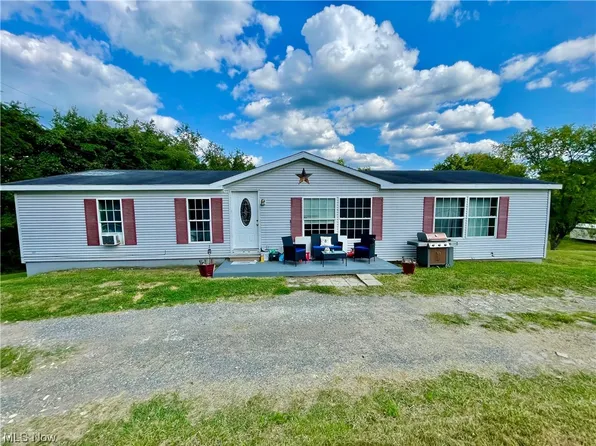 107 Prestons Ln, Follansbee, WV 26037