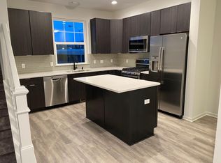 4948 Treeside Ln #10, Troy, MI 48098