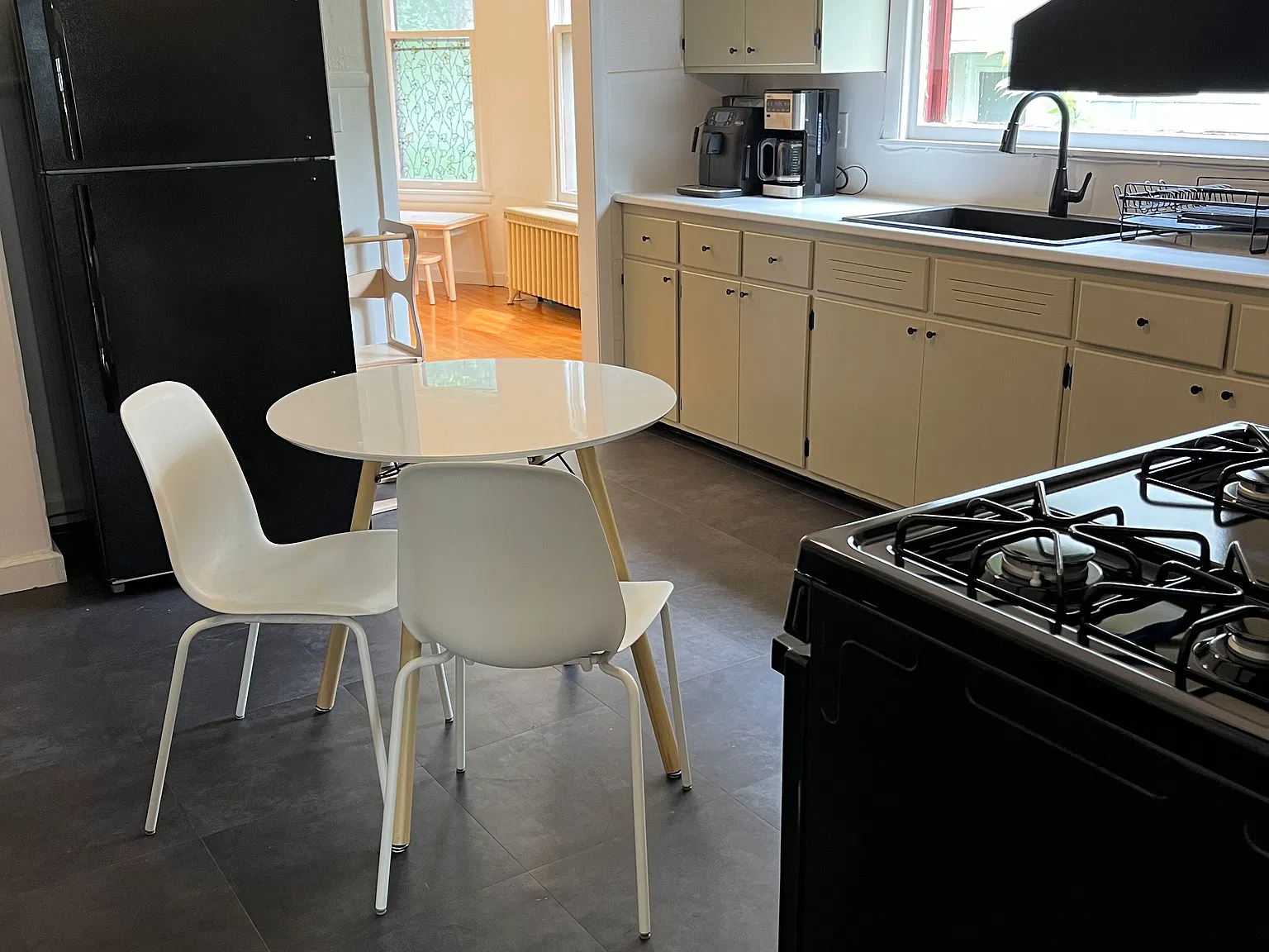 1126 Jefferson St NE — Photo 3