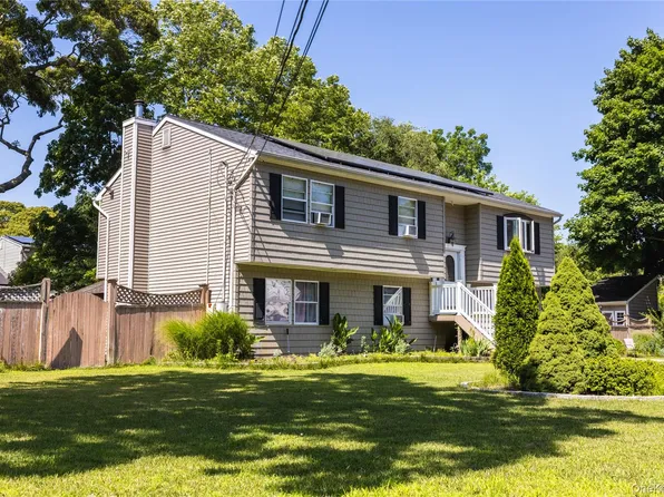5 2nd Street, Coram, NY 11727