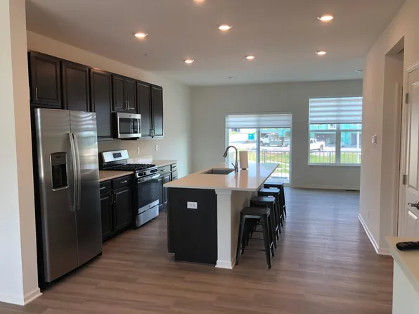 2362 Southwind Blvd, South Elgin, IL 60177