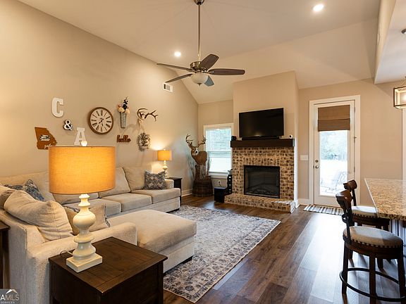 4th image of 301 Savannah Dr