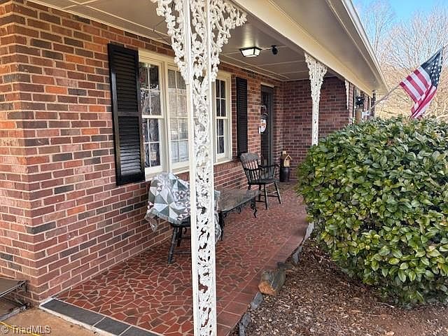 1st image of 927 Shingle Gap Rd