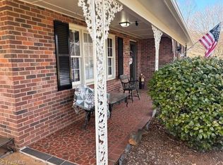 927 Shingle Gap Rd, Purlear, NC 28665