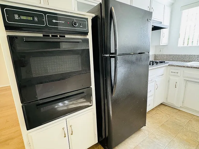 1211 N Ogden Dr — Photo 3