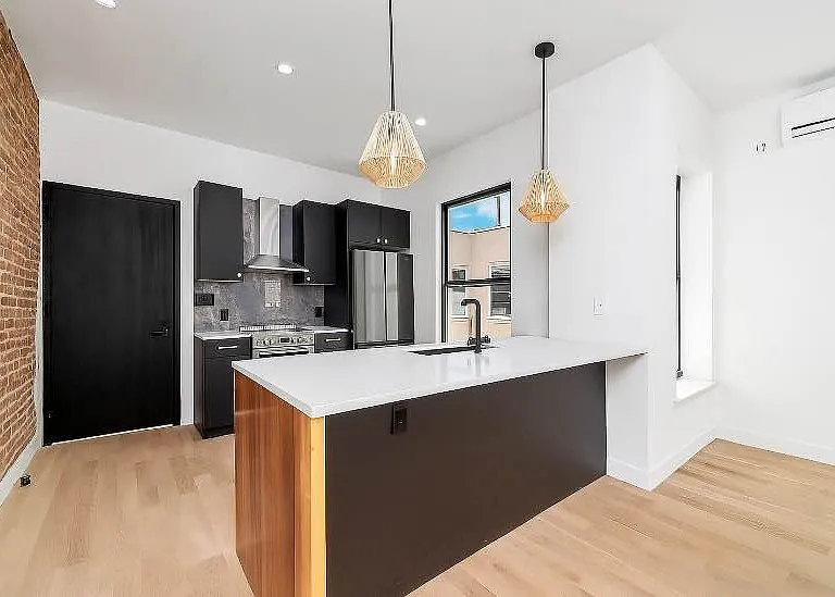 25-11 34th St #3B — Photo 2