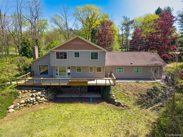 825 E Wardlow Rd, Highland, MI 48356