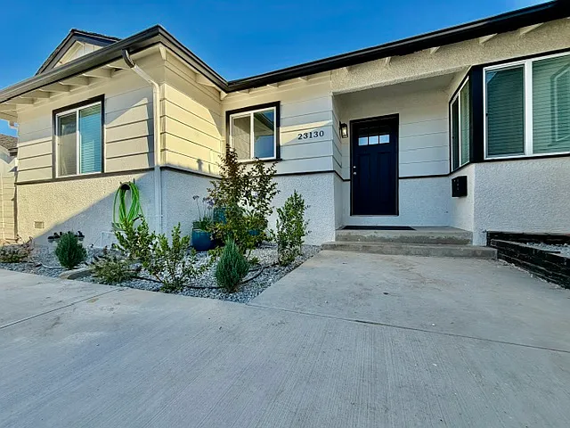 23130 Hartland St — Photo 31