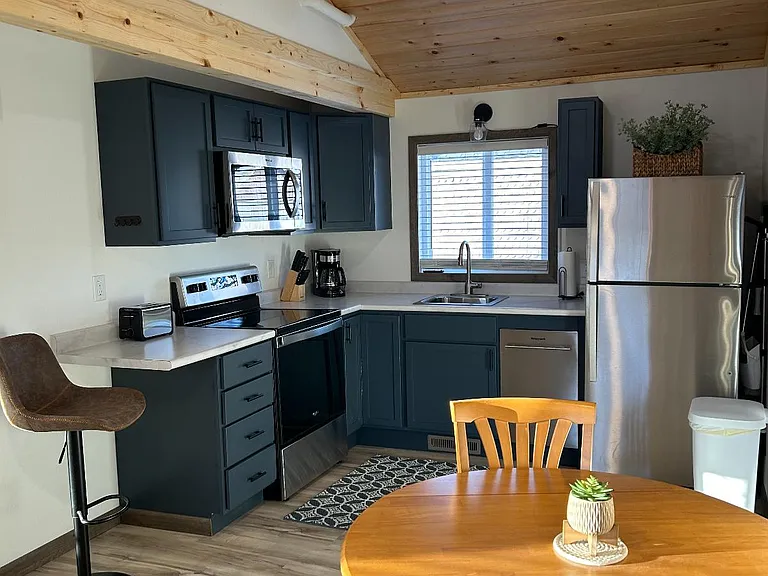 1006 Irvine Ave NW — Photo 1