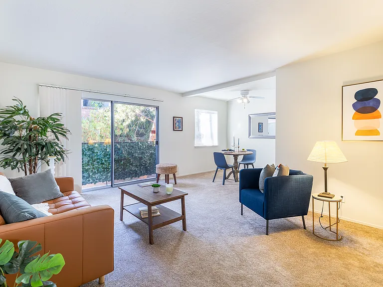 Jackson Lake Apartments — Photo 15