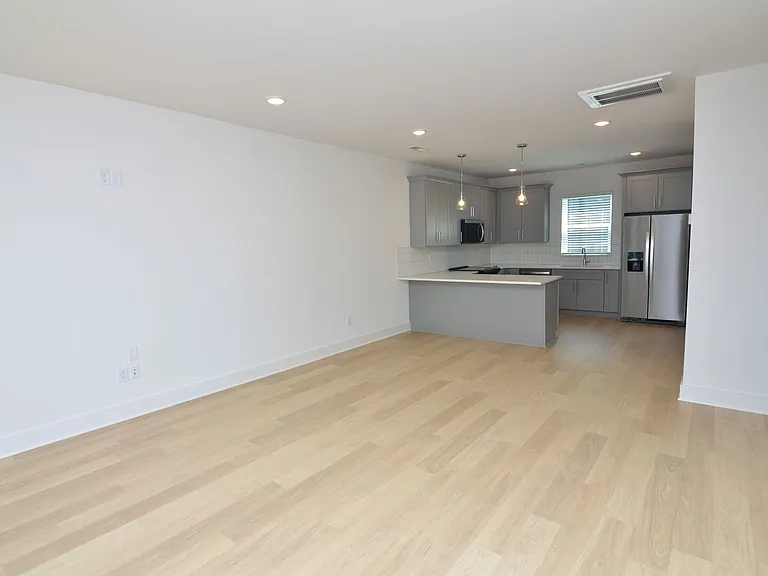 550 Markham St #18 — Photo 10