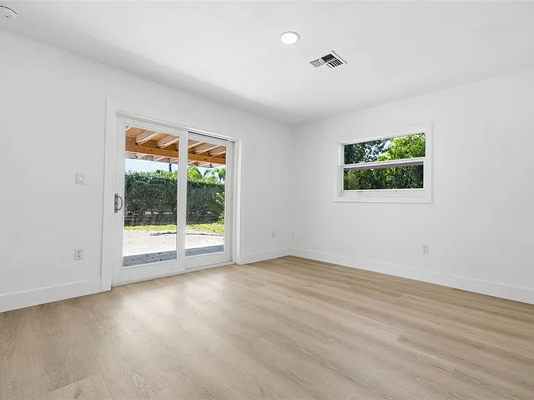 2317 Grove St — Photo 14