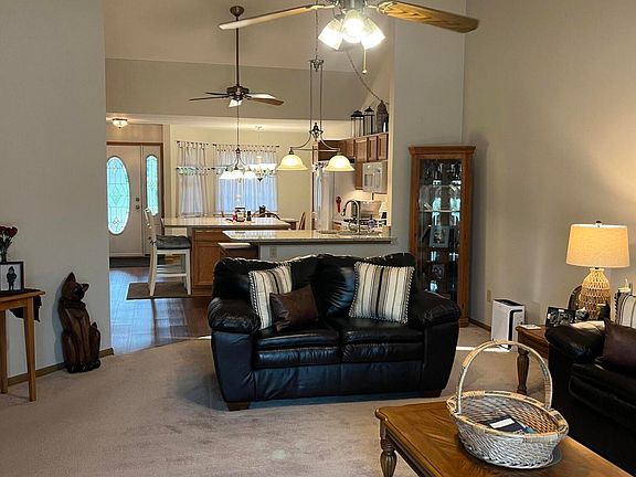 4th image of 1676 Jonquil Dr