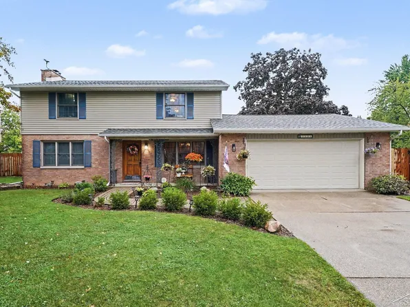 3351 Parkway Dr, Bay City, MI 48706