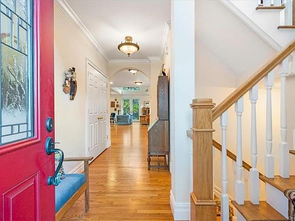 4th image of 72 Coralyn Ave