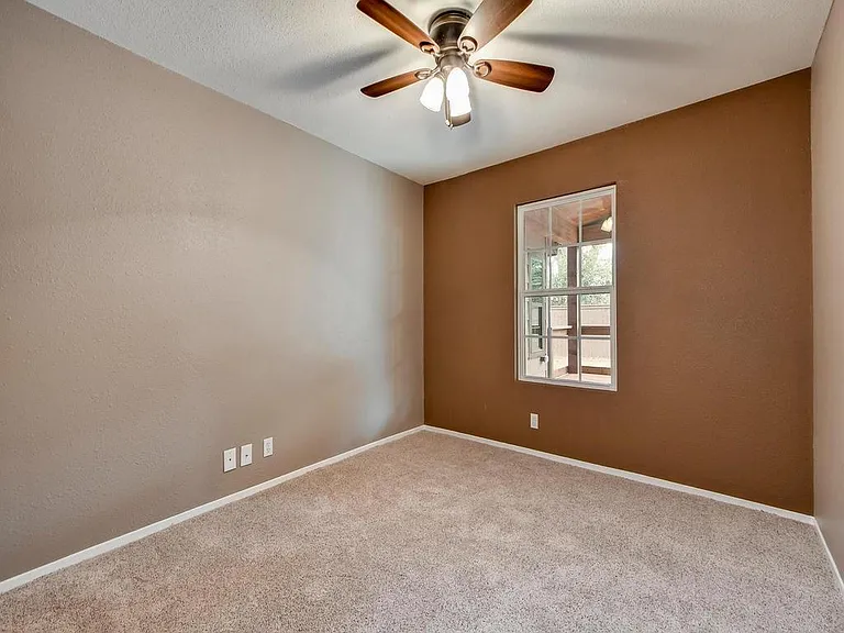 406 Golden Oaks Dr — Photo 10
