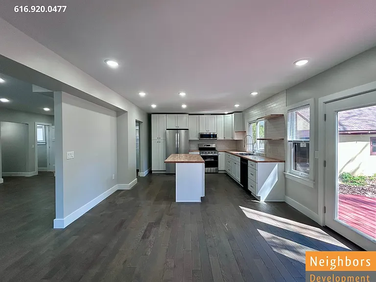 2390 Crestview Dr SW — Photo 6