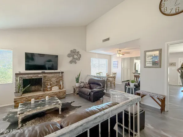 1527 E GARNET Avenue, Mesa, AZ 85204