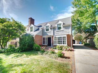 616 E Day Ave, Whitefish Bay, WI 53217