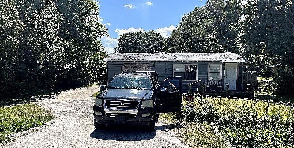 2nd image of 327 Bay Ave