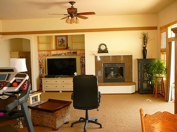 3rd image of 9421 Castlewood Dr SE